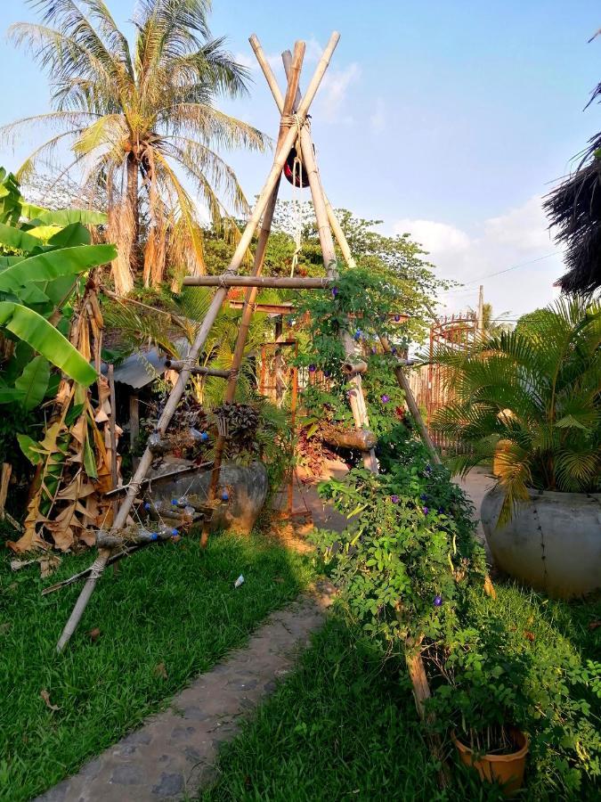 Tortuga Guesthouse Kampot Exterior photo