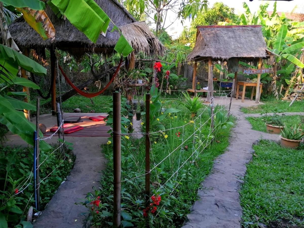 Tortuga Guesthouse Kampot Exterior photo