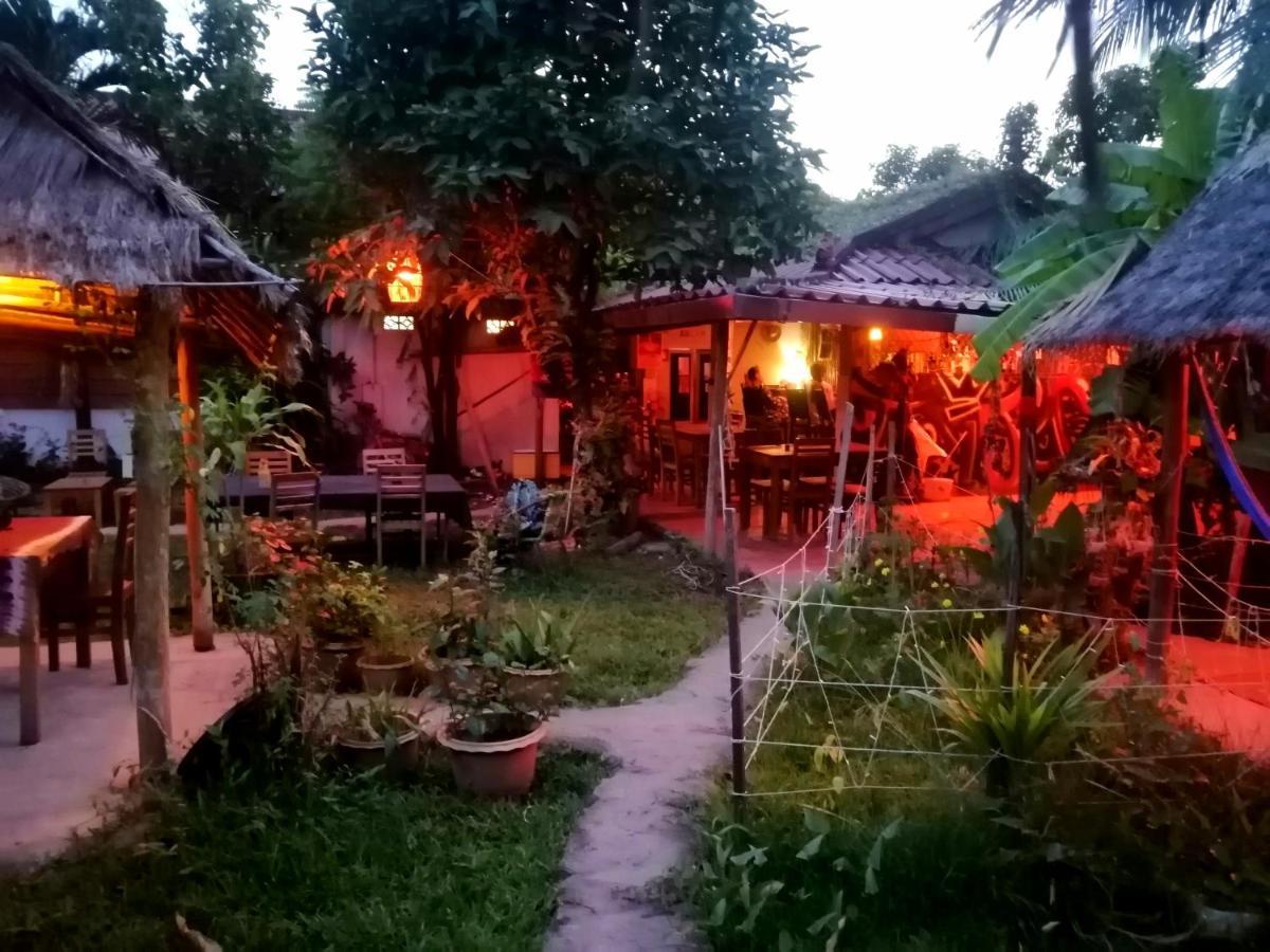 Tortuga Guesthouse Kampot Exterior photo