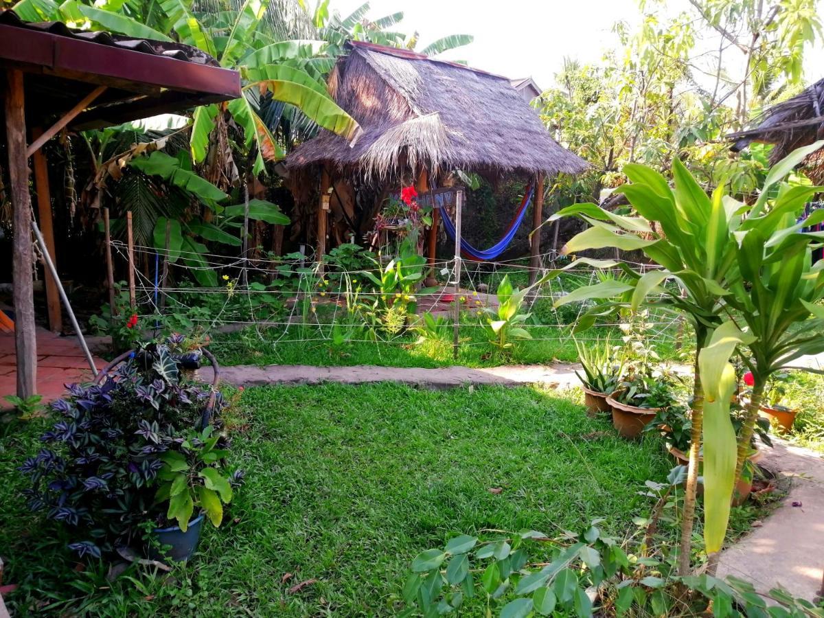Tortuga Guesthouse Kampot Exterior photo