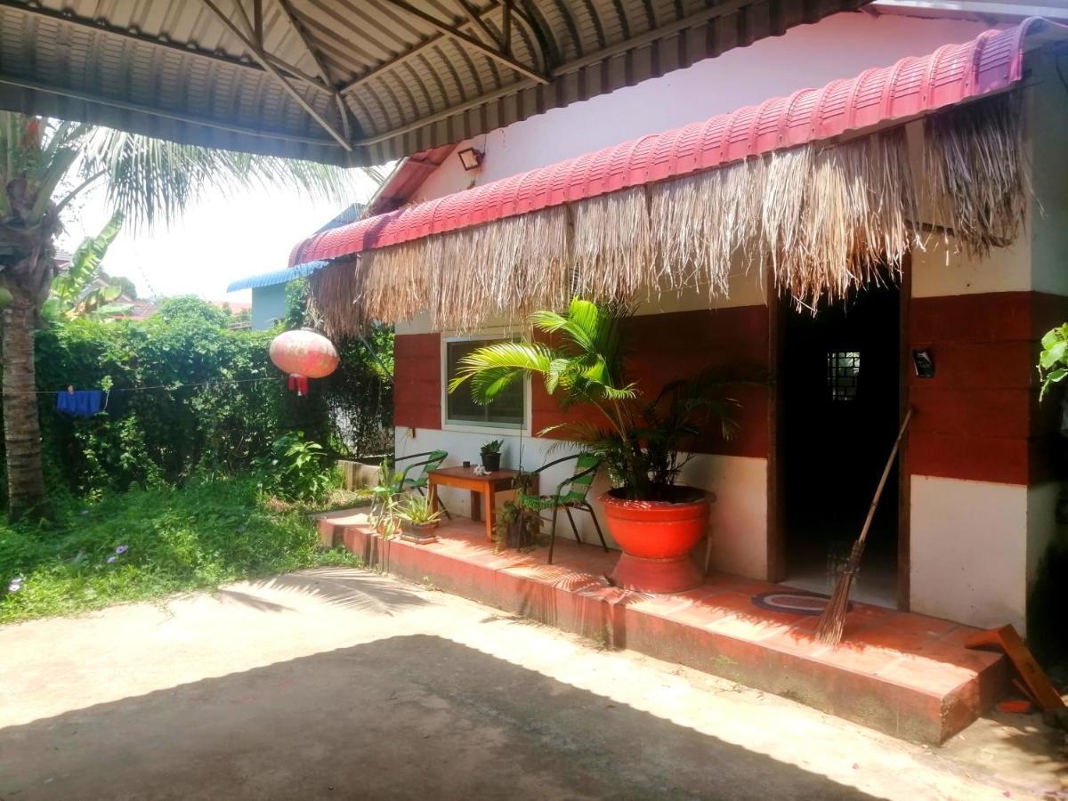 Tortuga Guesthouse Kampot Exterior photo